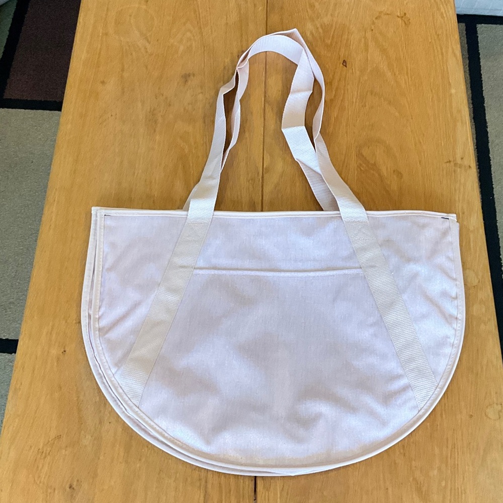NWT NEW Thirty-one Round Utility Tote in Rose blush Metallic